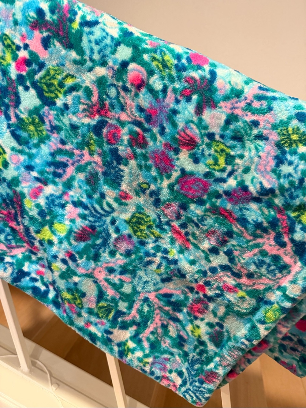EUC Rare Lilly Pulitzer Multi Dive Bar Print Fleece Blanket Throw - Picture 3 of 3